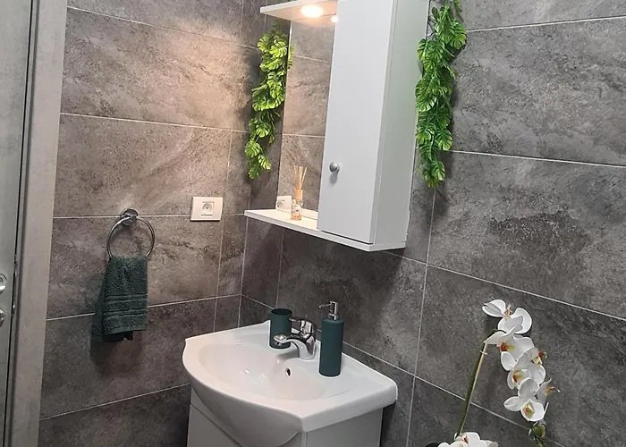 Apartment Pallady 85 *